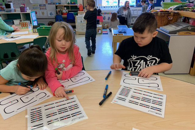 kids playing with ozobots