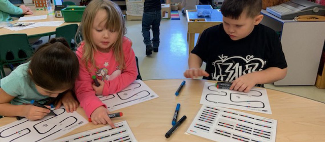kids playing with ozobots